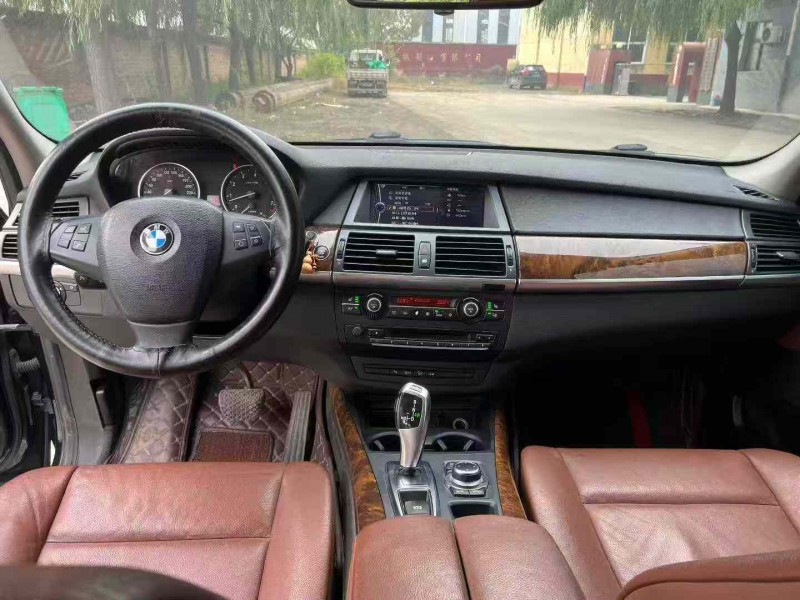 保定12年宝马X56