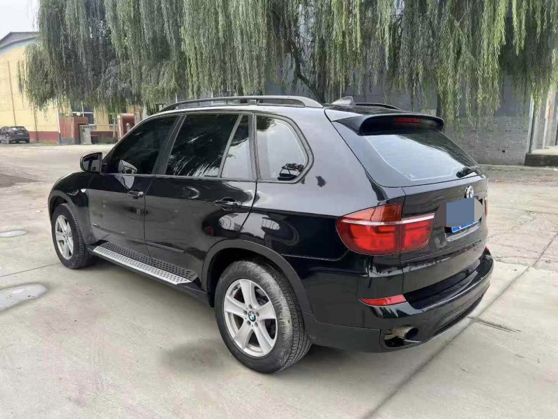 保定12年宝马X57