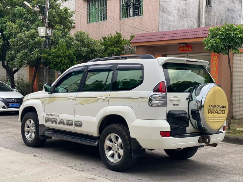 中山09年丰田普拉多8
