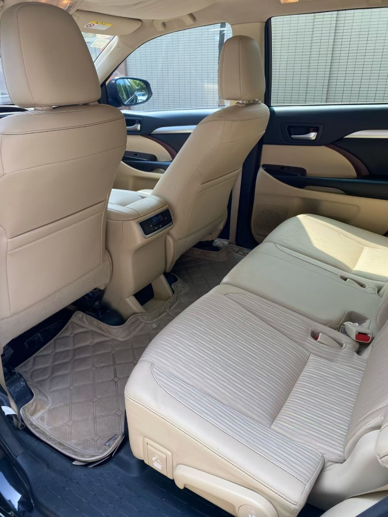 中山18年丰田汉兰达6