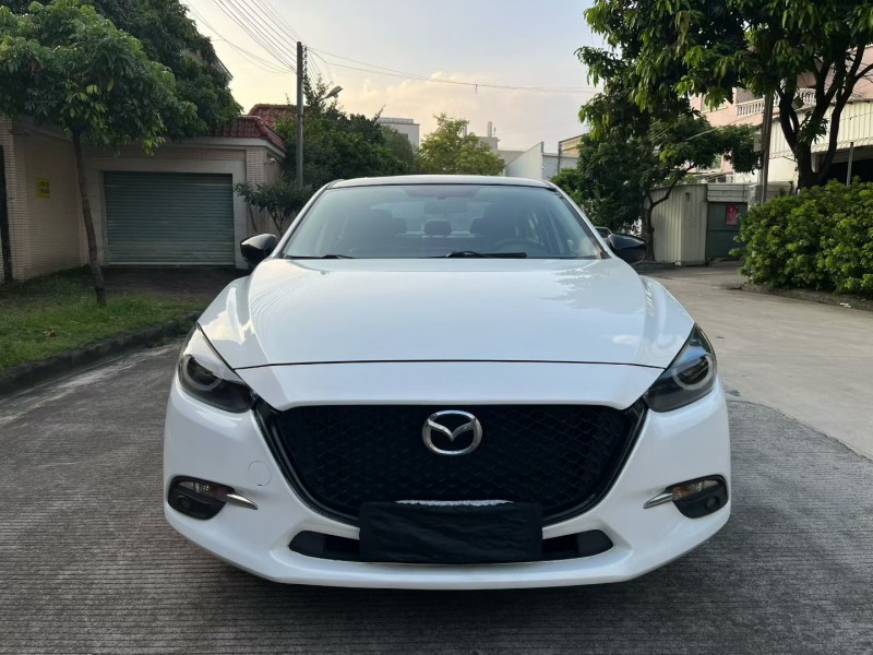 中山18年马自达昂克赛拉1