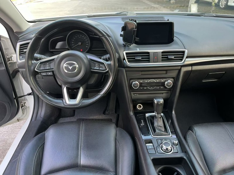 中山18年马自达昂克赛拉5