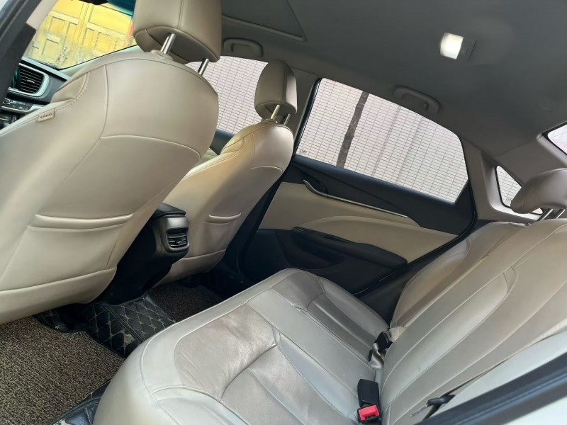 中山19年别克英朗6