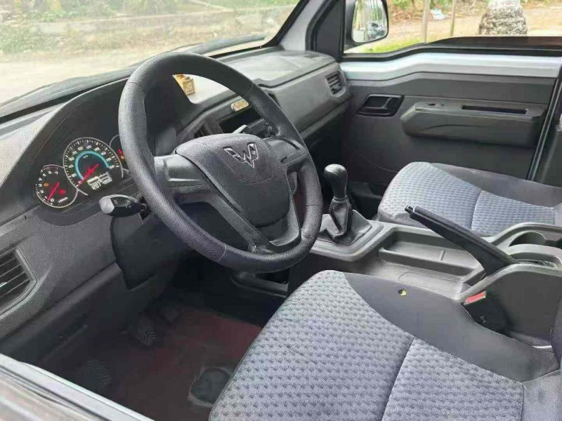 漳州21年五菱汽车荣光4