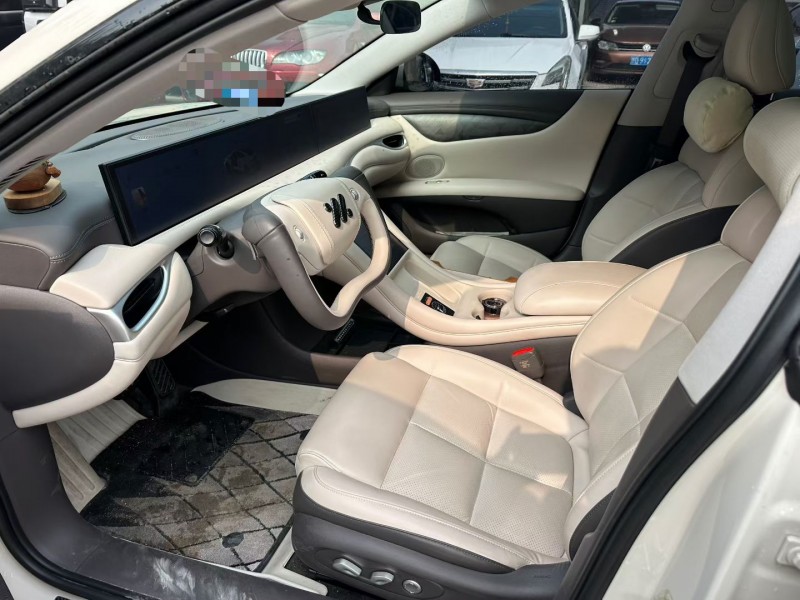 淄博24年智己L64