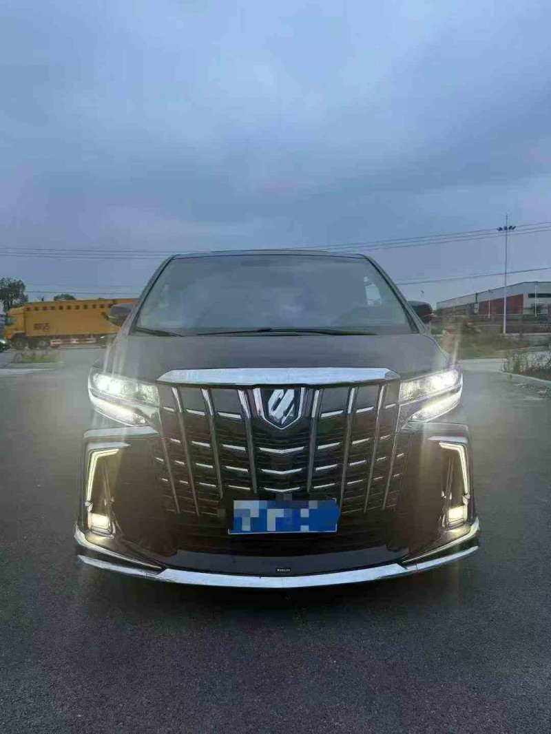 张家界17年丰田埃尔法1