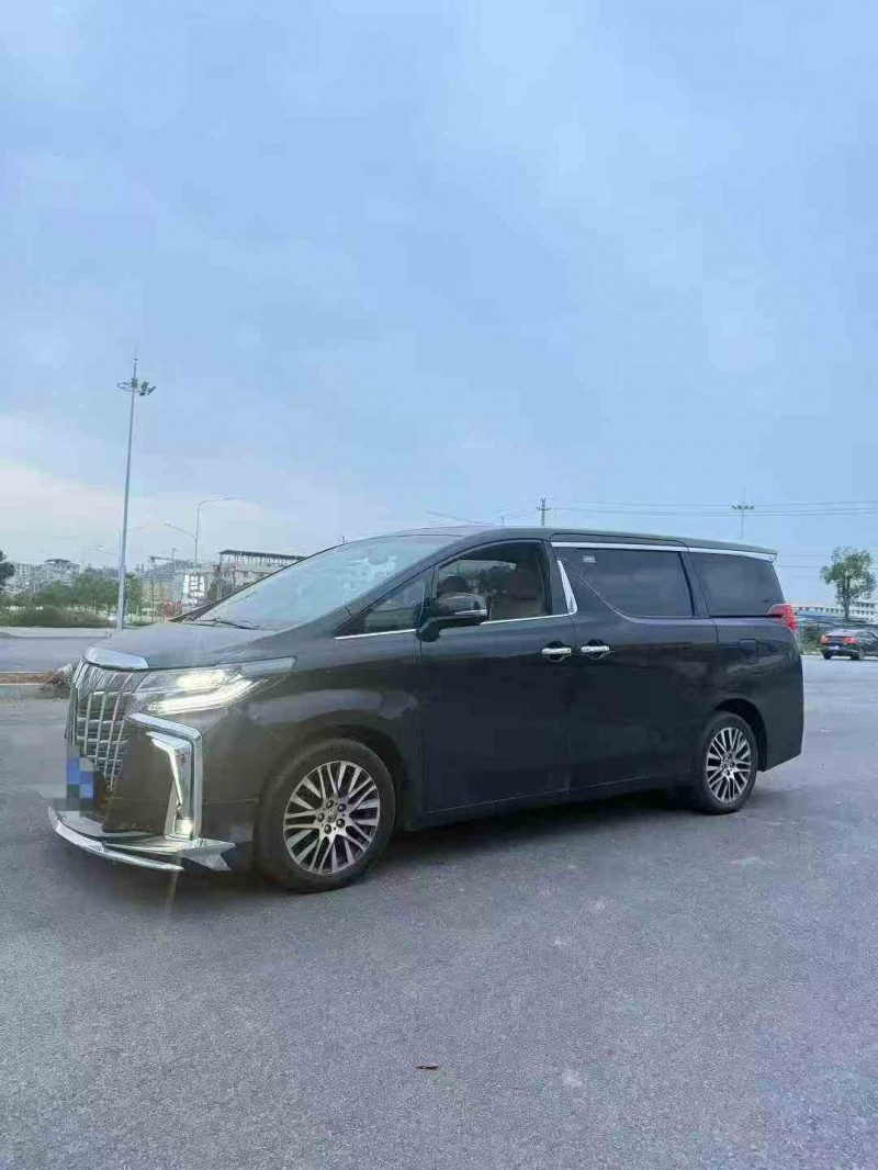 张家界17年丰田埃尔法3