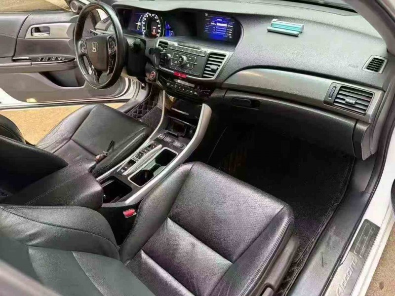 长沙17年本田雅阁4