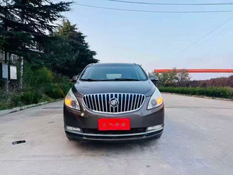 青岛12年别克GL81