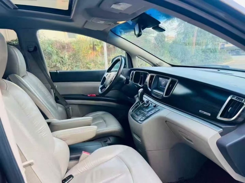 青岛12年别克GL86