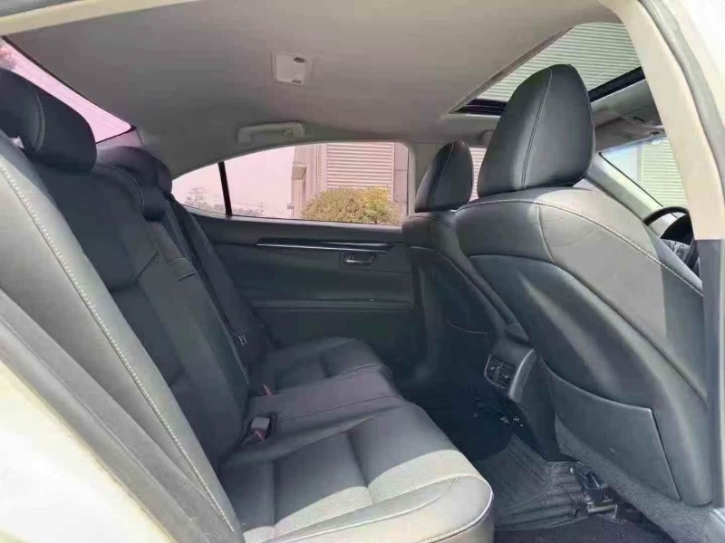 绍兴16年雷克萨斯ES6