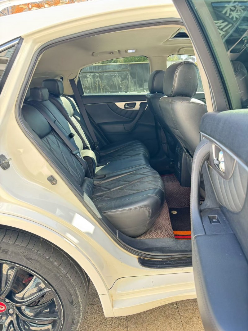 赤峰15年英菲尼迪QX703