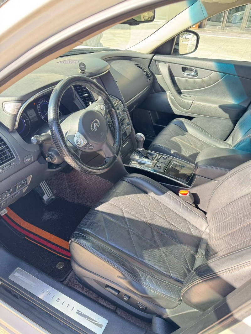 赤峰15年英菲尼迪QX704