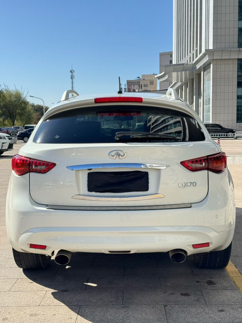 赤峰15年英菲尼迪QX709