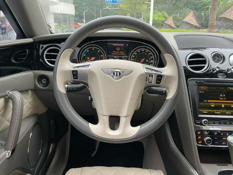 深圳17年宾利飞驰7