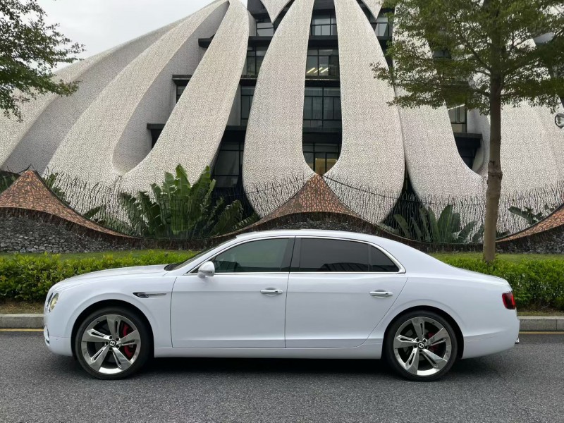 深圳17年宾利飞驰8