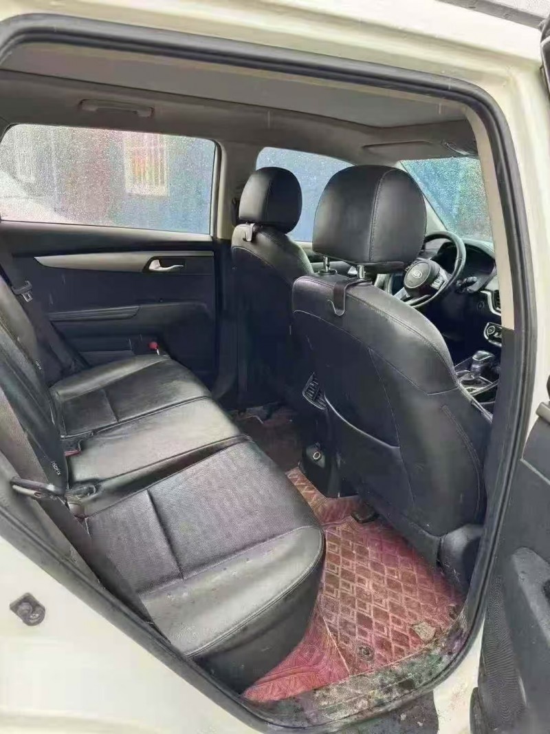 菏泽18年起亚智跑3