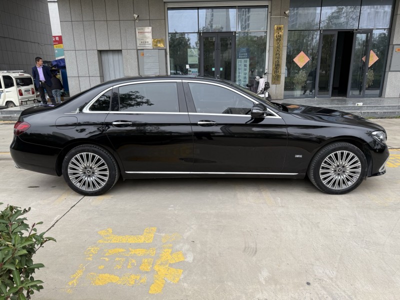 济宁22年奔驰E8