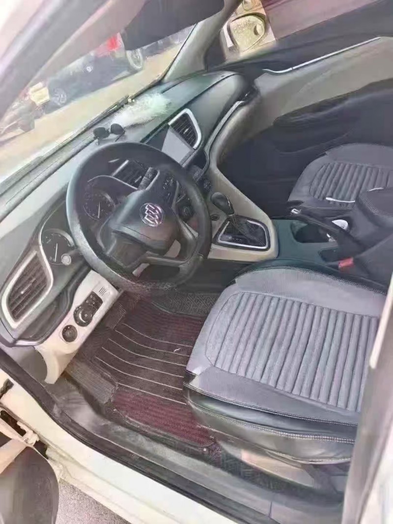 菏泽17年别克英朗3