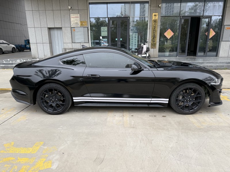 济宁21年福特野马8