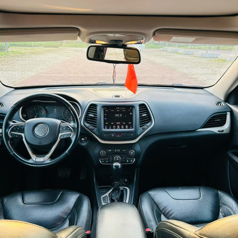 聊城17年Jeep自由光5