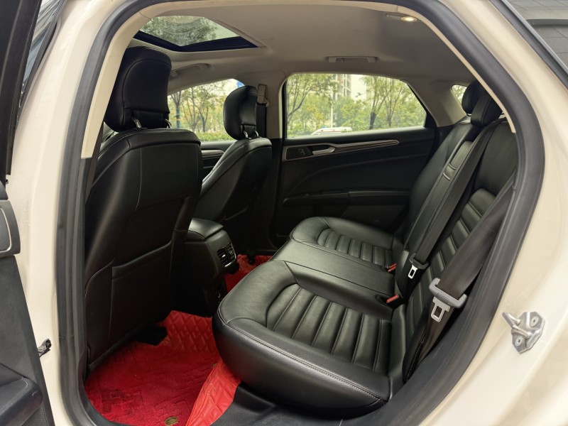 济宁18年福特蒙迪欧6