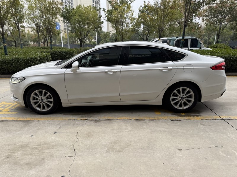 济宁18年福特蒙迪欧8