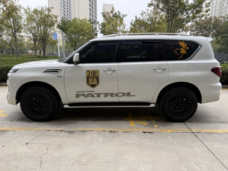 济宁20年日产途乐8