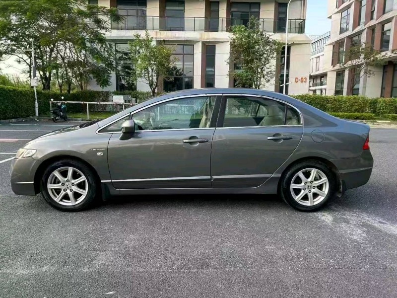 广州10年本田思域2