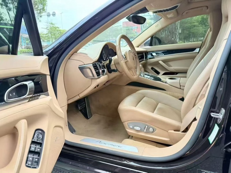 肇庆15年保时捷帕拉梅拉8