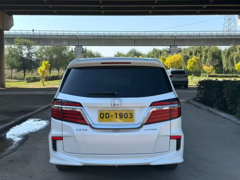 青岛18年本田艾力绅8