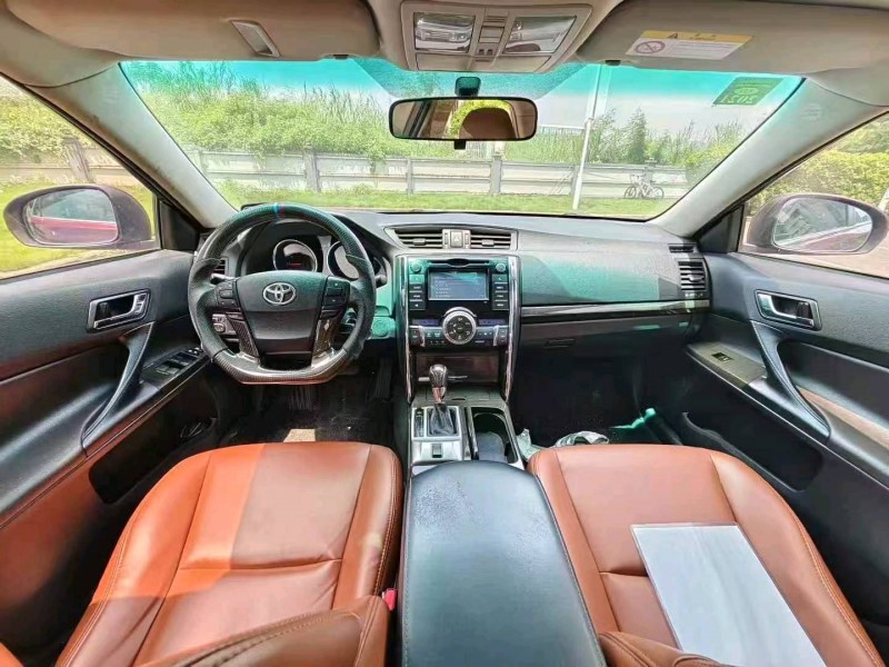 广州17年丰田锐志4