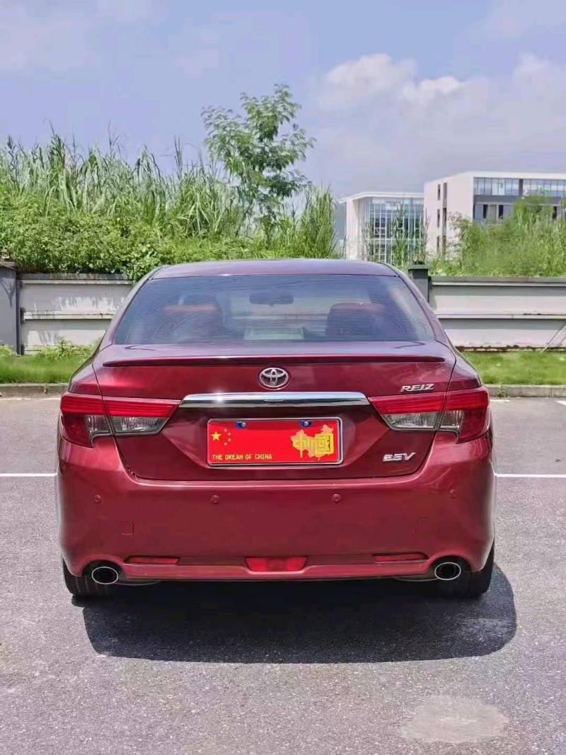 广州17年丰田锐志7