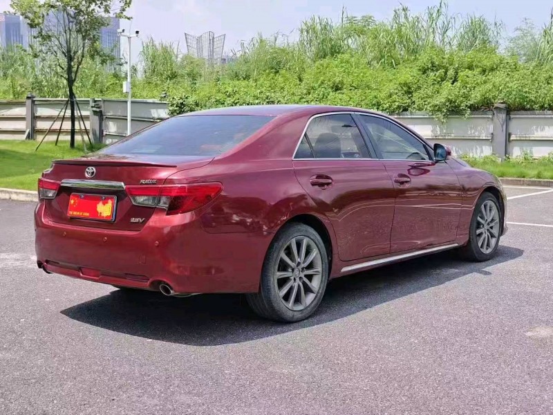广州17年丰田锐志8