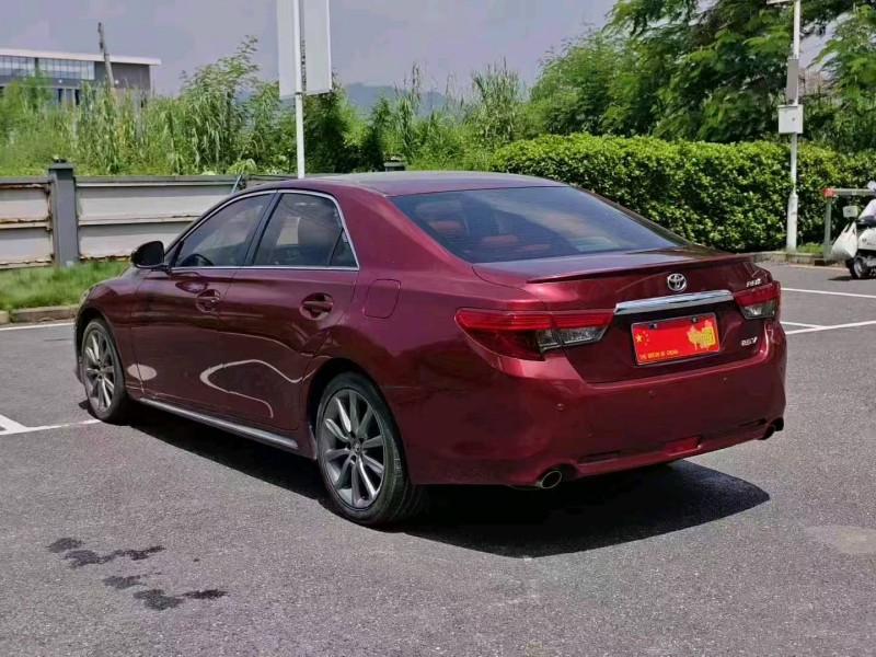 广州17年丰田锐志9