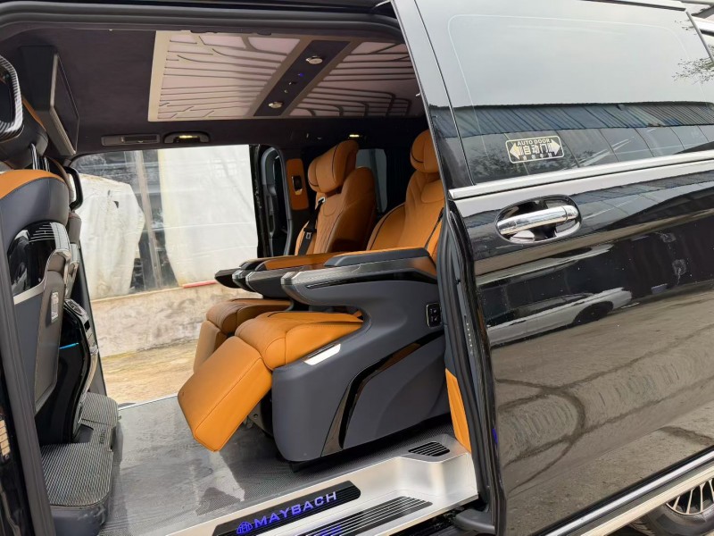 徐州24年奔驰威霆8