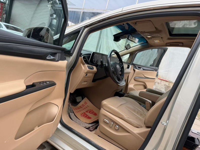 徐州21年别克GL84