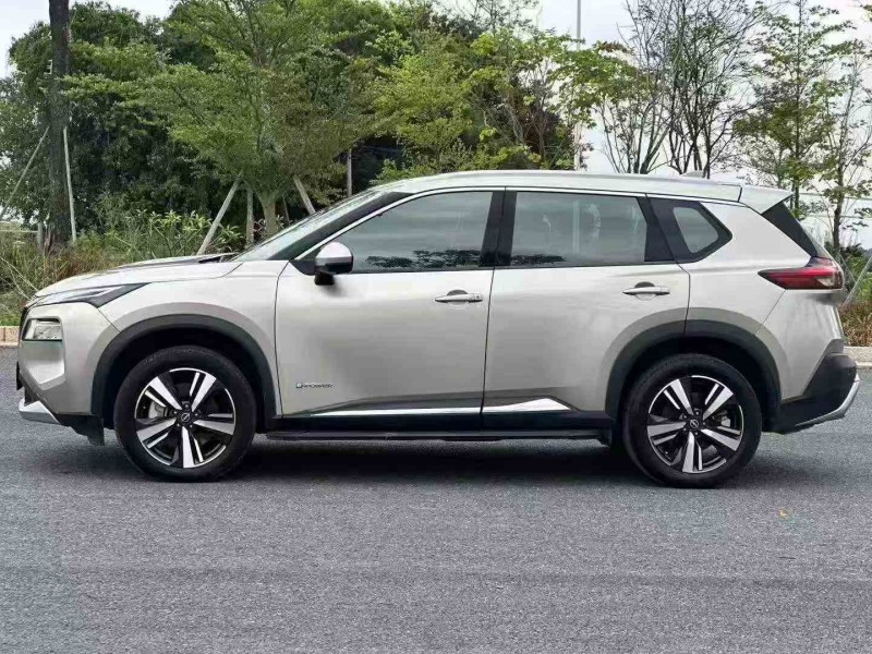 汕头23年日产奇骏3