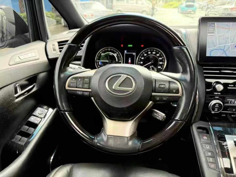 佛山21年雷克萨斯LM雷尔法7