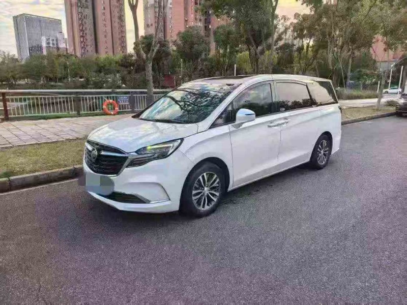 武汉21年别克GL83