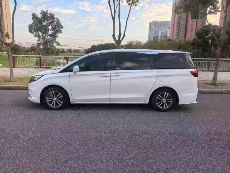 武汉21年别克GL88