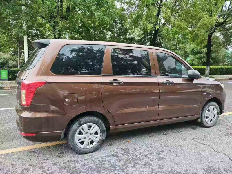 延安20年五菱汽车宏光7