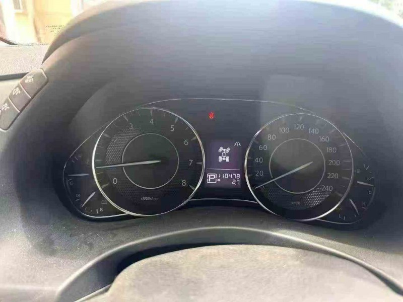 延安18年日产途乐5