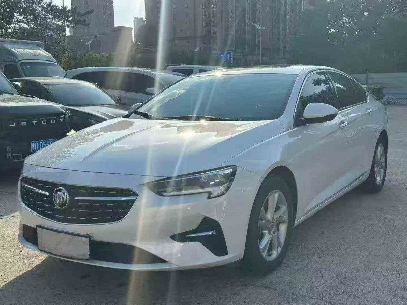 张家界23年别克君威2