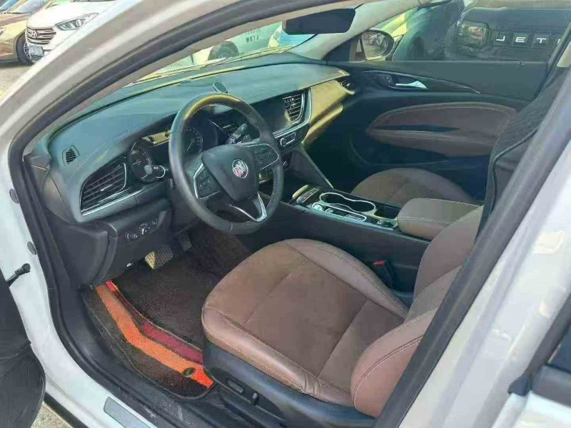 张家界23年别克君威6