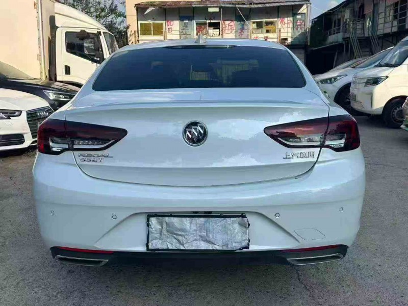 张家界23年别克君威9