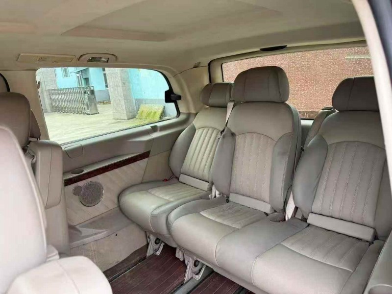 济宁15年奔驰唯雅诺5