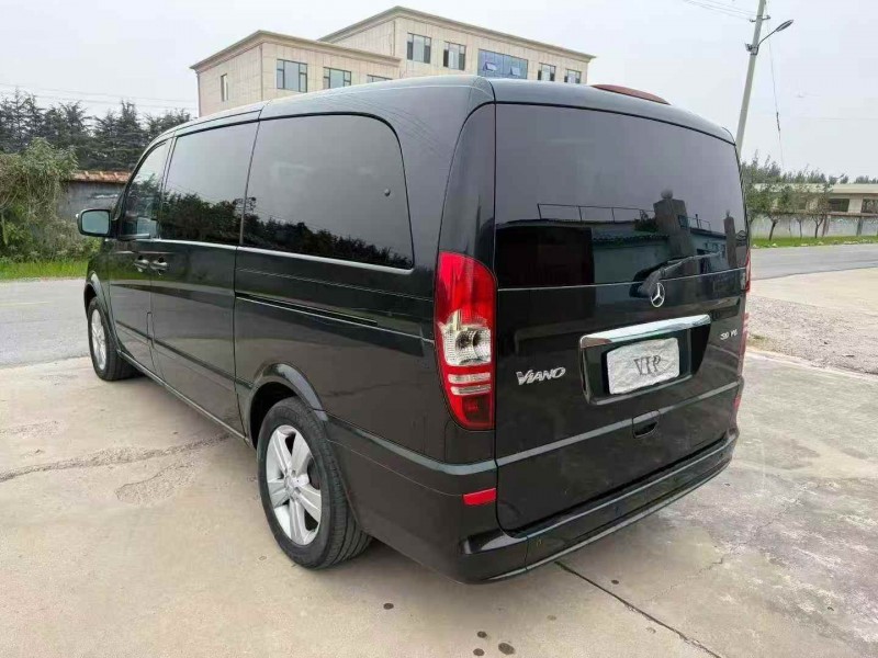 济宁15年奔驰唯雅诺8