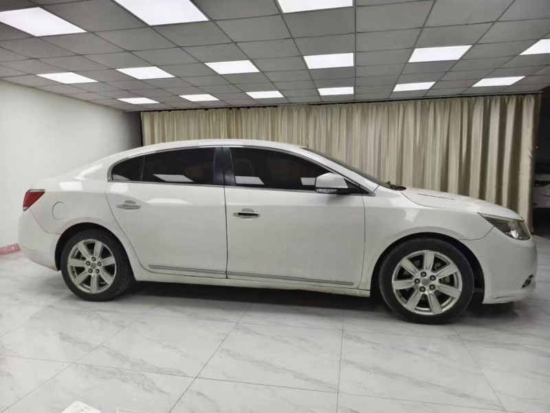 成都13年别克君越8