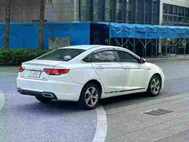 佛山18年吉利帝豪8